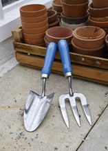 Load image into Gallery viewer, British Meadow Trowel &amp; Fork Set