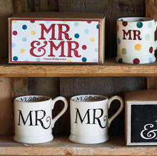 Load image into Gallery viewer, Black Toast Mr &amp; Mrs 2 x 1/2 Pint Mugs